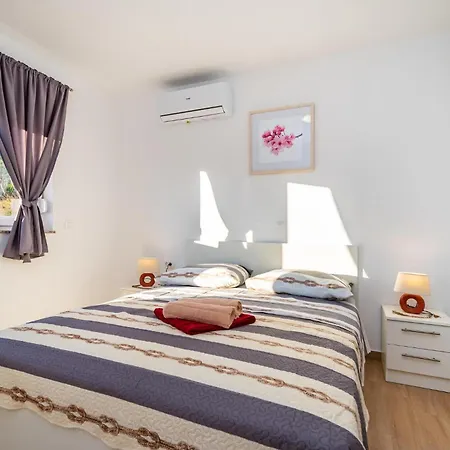 Holiday home Awesome In Modric *