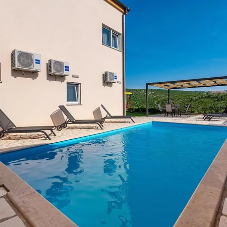 Awesome In Modric Holiday home Rovanjska