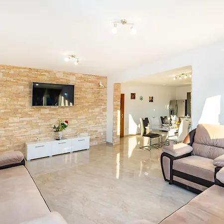 Awesome In Modric Holiday home