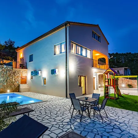 Holiday home Awesome In Modric