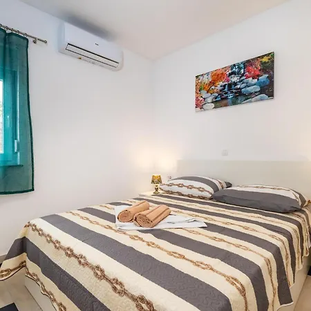 Holiday home Awesome In Modric *