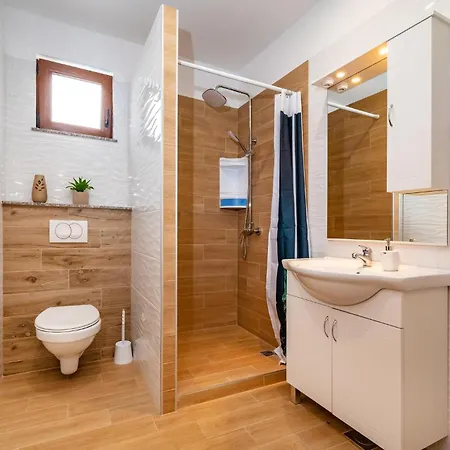 Awesome In Modric Holiday home Rovanjska