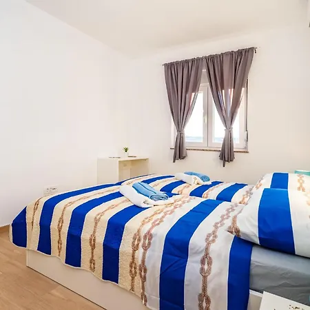 Holiday home Awesome In Modric Rovanjska